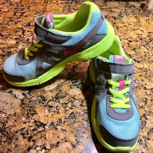 Nike Revolution 2 Sneakers